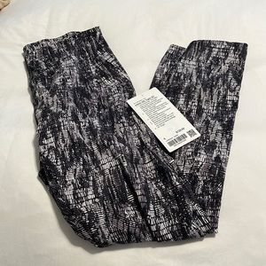 Lululemon InStill HR Tight 25” Size 6